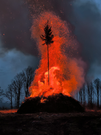 Osterfeuer in Oberveischede